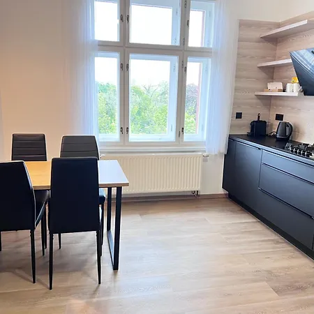 Park View Apartment *